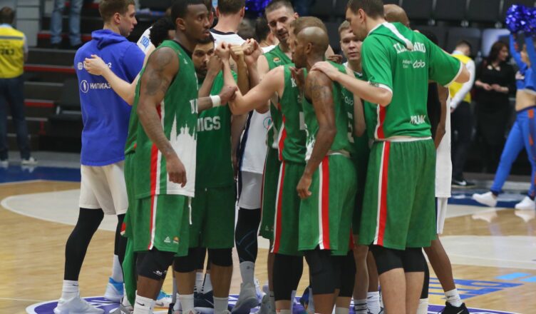 Баскетбол УНИКС в равной борьбе уступает Виртусу в первом полуфинале Еврокубка